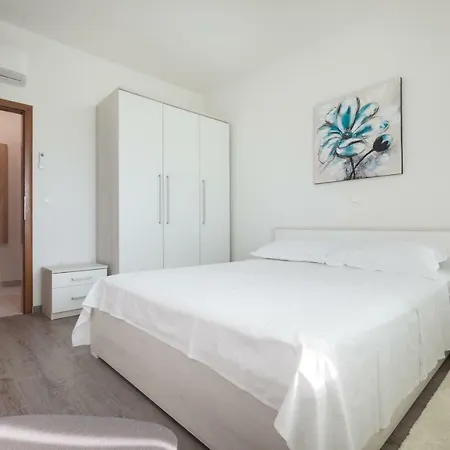Turtle Gardens Apartment